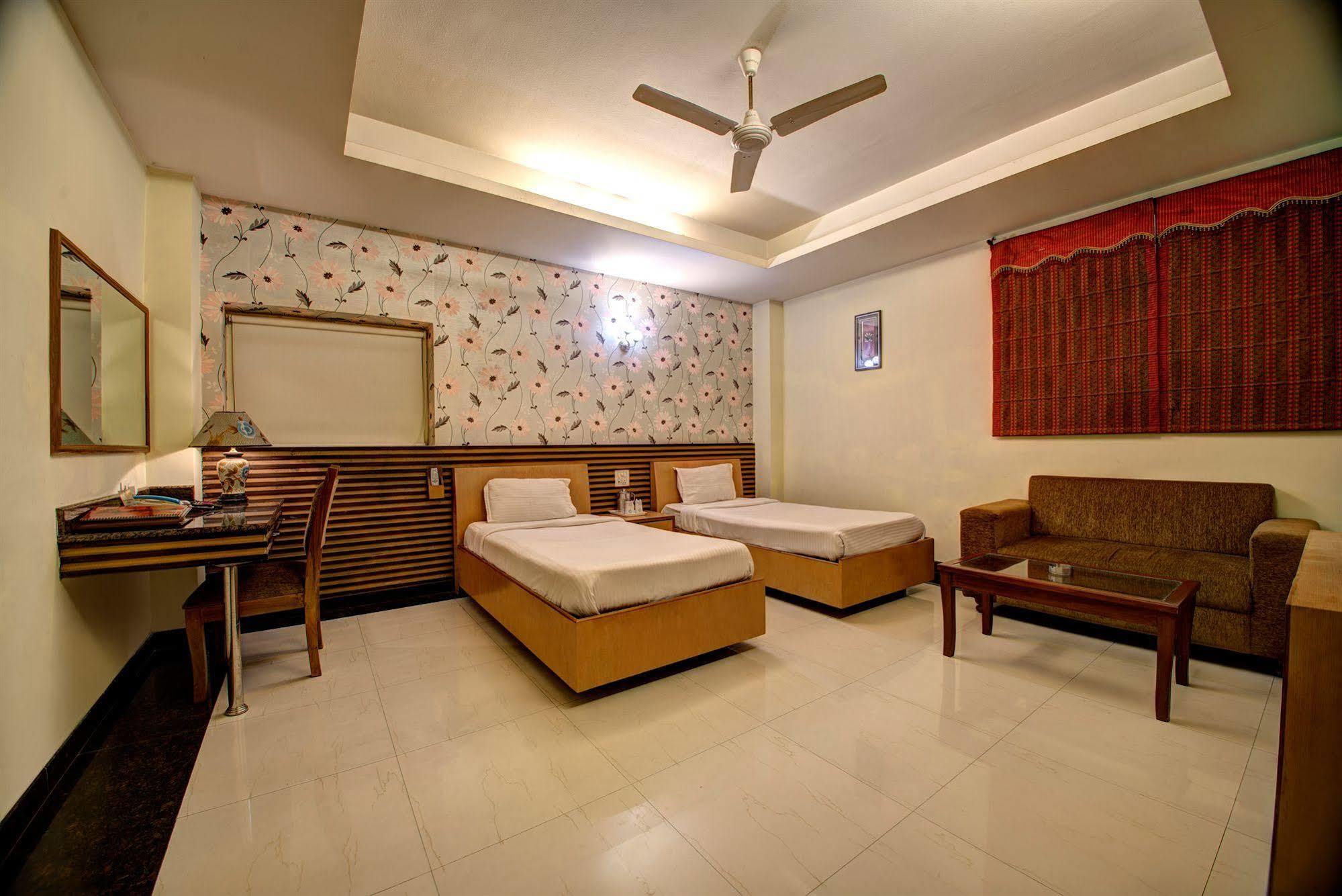 Hotel Pr Residency Амритсар Экстерьер фото